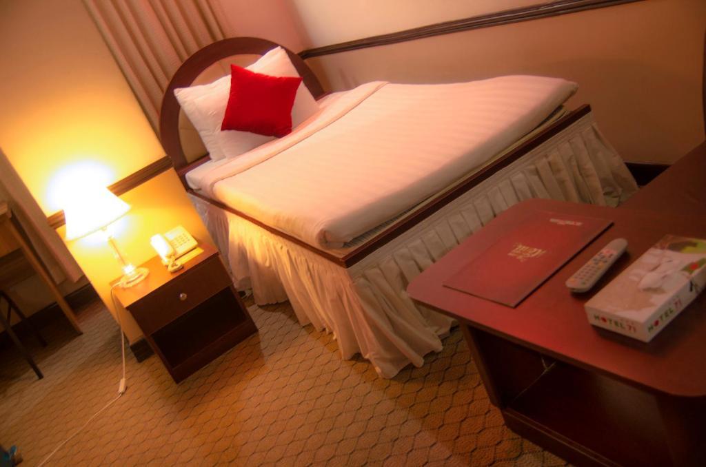 Hotel 71 Дакка Номер фото
